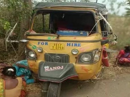 ఆటో బోల్తా.. ఆరుగురికి తీవ్ర గాయాలు