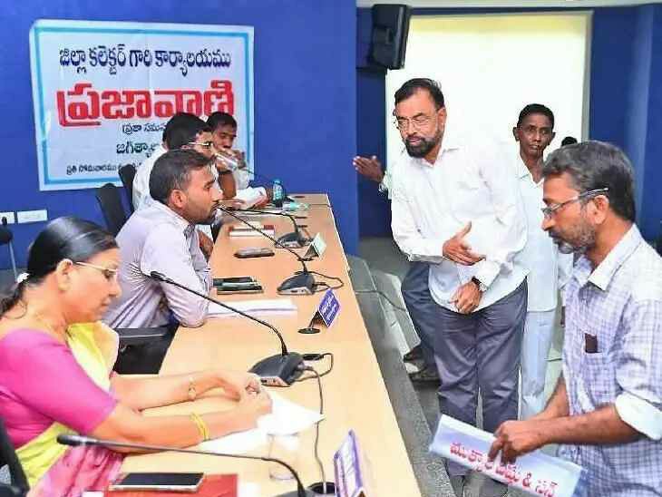 ప్రజావాణిలో 74 ఫిర్యాదుల స్వీకరణ