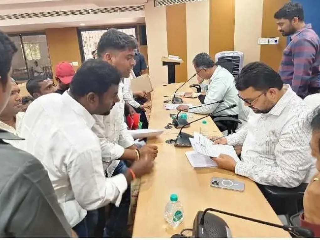 పోస్ట్ ఆఫీస్ తరలింపుపై కలెక్టర్‌కు ఫిర్యాదు