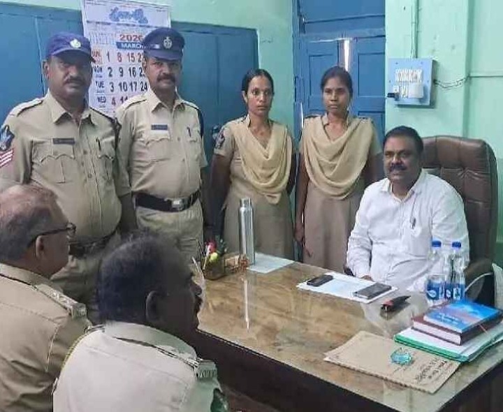 ఎక్సైజ్ పోలీస్ స్టేషన్‌ను తనిఖీ చేసిన డిప్యూటీ కమిషనర్