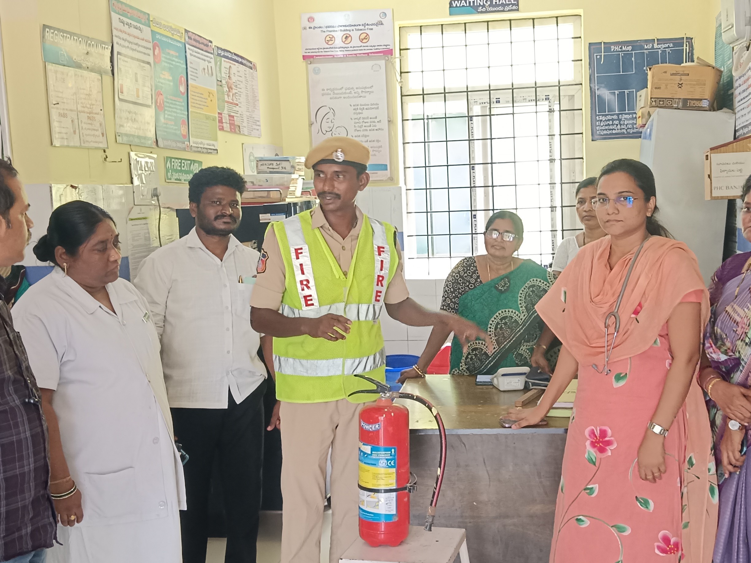 పీహెచ్సీలో అగ్నిమాపక శాఖ డెమో