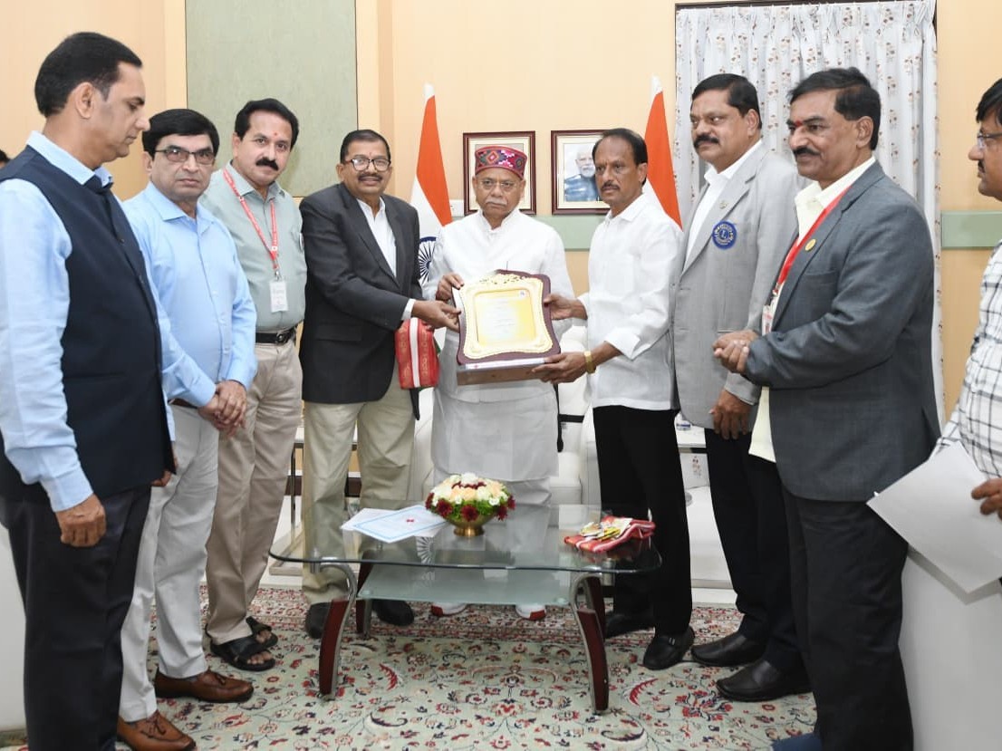 గవర్నర్‌ను కలిసిన రెడ్ క్రాస్ సొసైటీ ఛైర్మన్