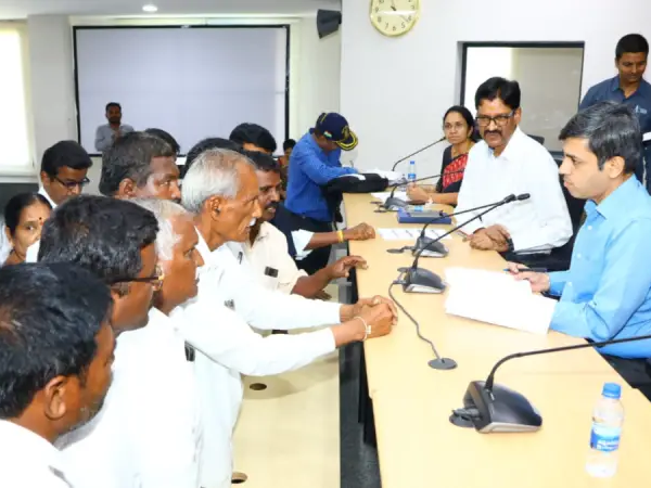 ‘ప్రజావాణి’ ఫిర్యాదులు వెంటనే పరిష్కరించాలి: కలెక్టర్