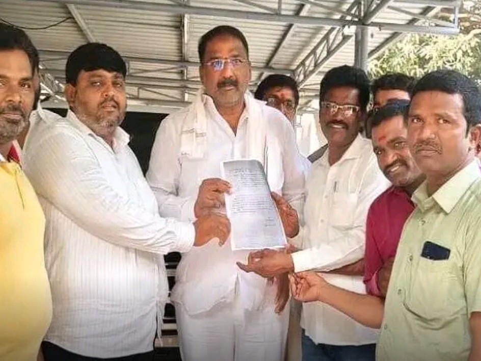 డబ్బాల తొలగింపుపై బాధితుల ఆందోళన