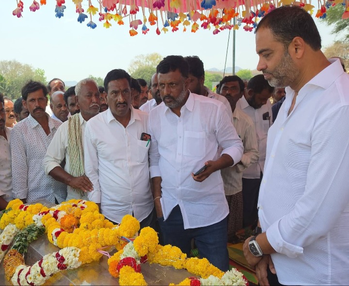 మృతుల కుటుంబానికి మక్బూల్ ఆర్థిక సాయం