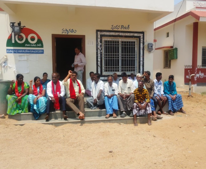 ‘బూదిలిలో తొలగించిన సీసీ రోడ్డు వేయండి’