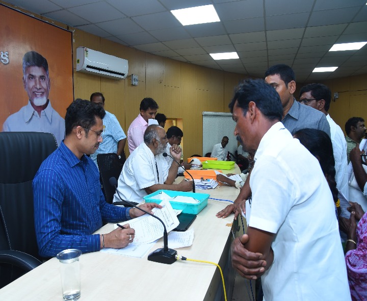 పీజీఆర్ఎస్ అర్జీలను త్వరితగతిన పరిష్కరించాలి: కలెక్టర్