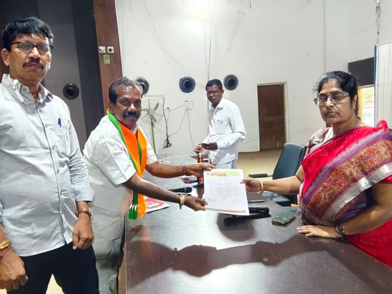 ఆప్కోలో విలీనానికి వ్యతిరేకంగా వినతిపత్రం అందజేత