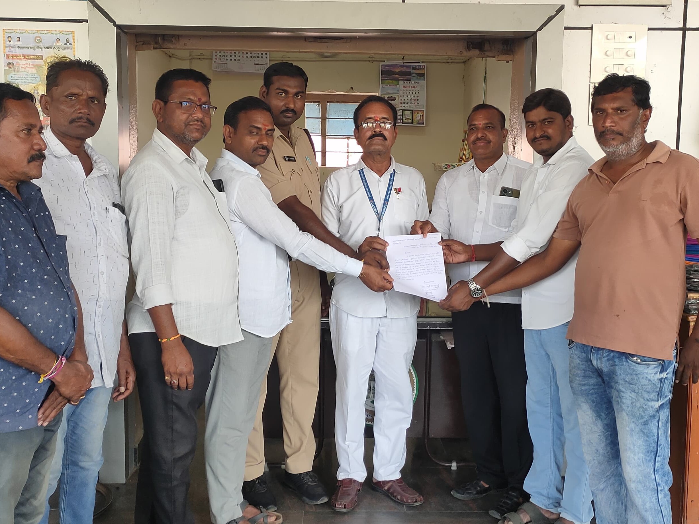 సీసీ కెమెరాల ఏర్పాటు చేయాలని వినతి