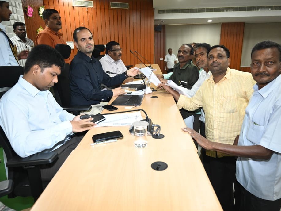 ప్రజావాణిలో దరఖాస్తుల వెల్లువ