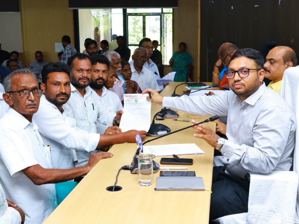 ‘పెండింగ్ దరఖాస్తులను త్వరితగతిన పరిష్కరించాలి’