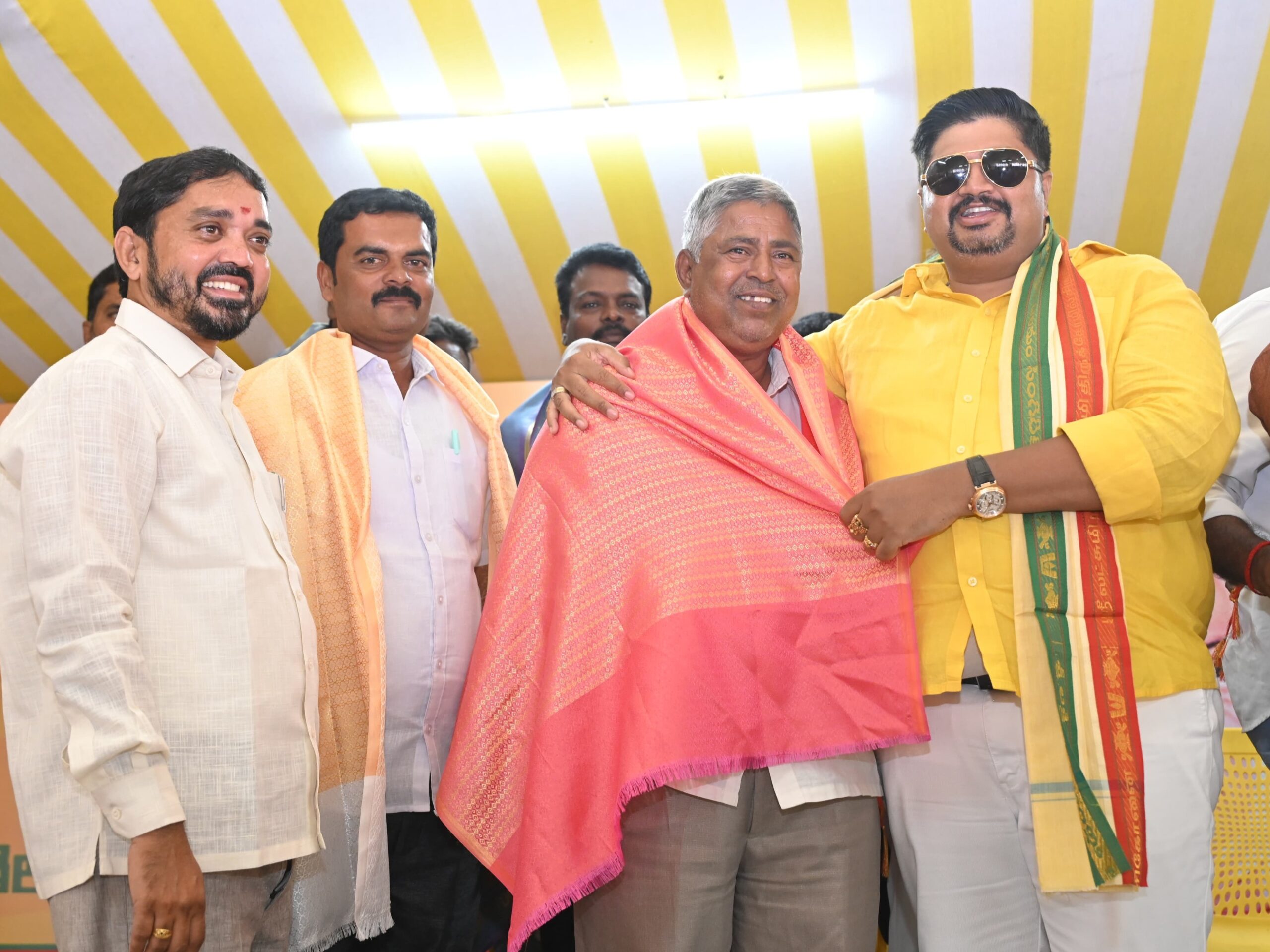 సర్పంచులకు ఎమ్మెల్యే సన్మానం