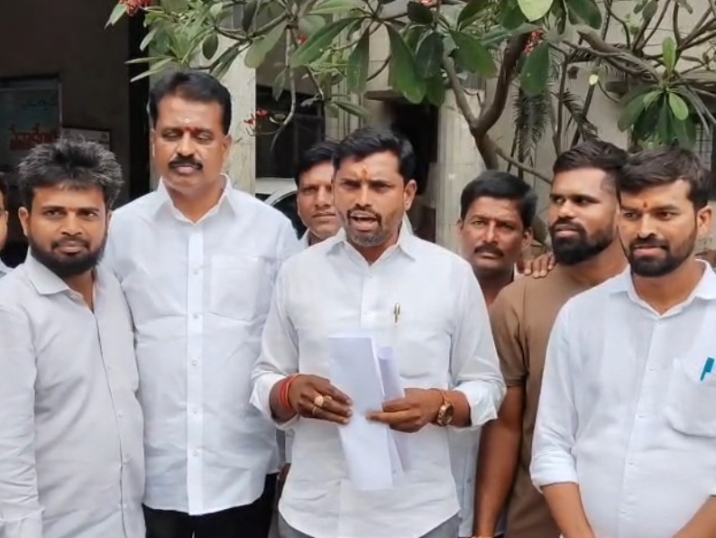 మట్టి తరలింపుపై గ్రామస్తుల కన్నెర్ర