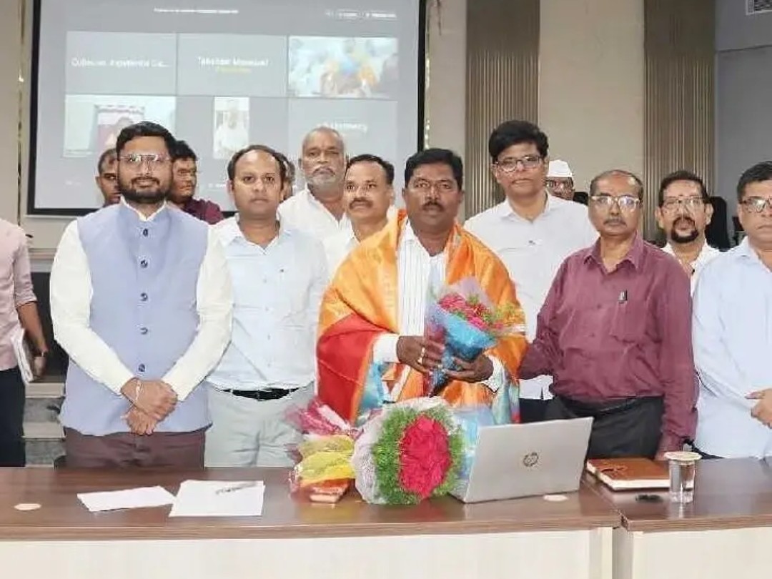 రిటైర్మెంట్ తర్వాత సమాజ సేవ చేయండి: కలెక్టర్