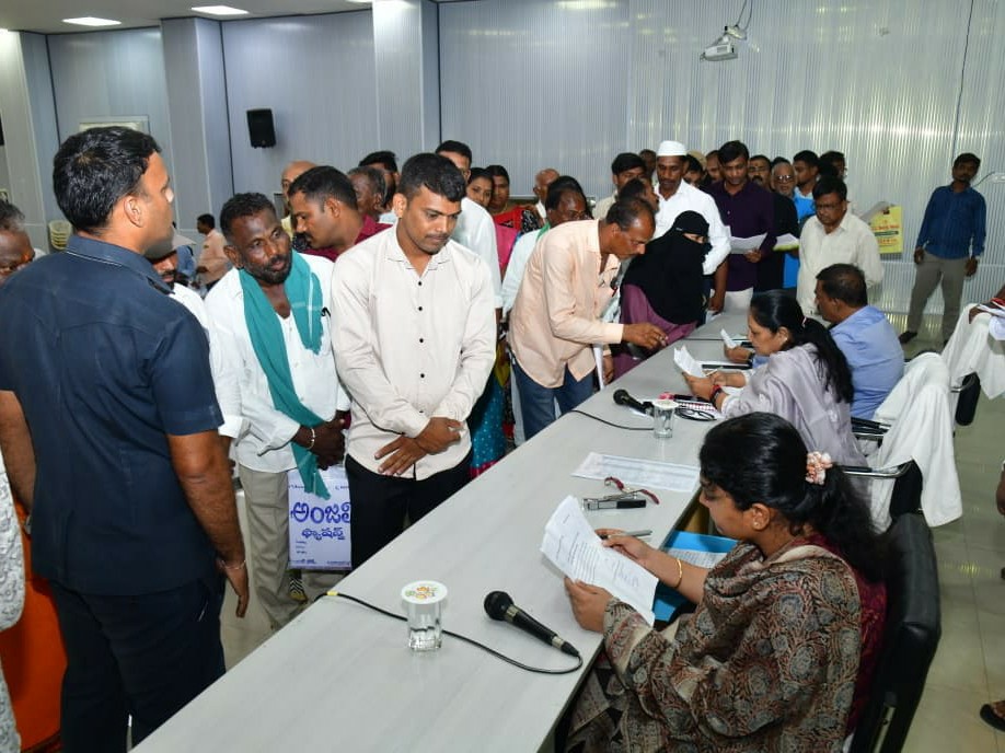 ప్రజావాణి ఫిర్యాదులు 225 స్వీకరణ