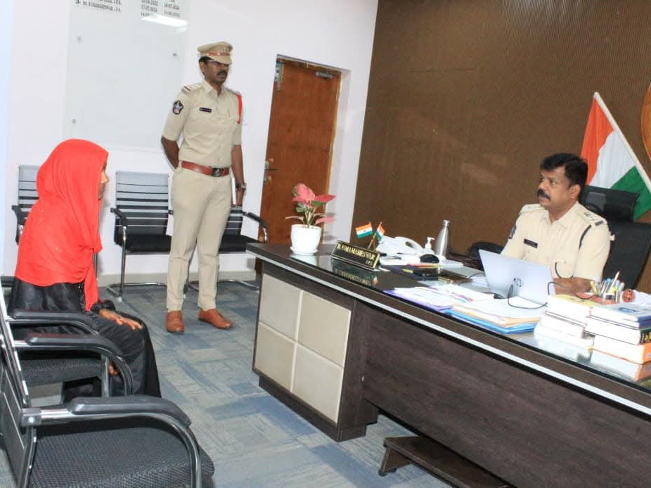 ప్రజా సమస్యల వేదికలో 35 అర్జీలు