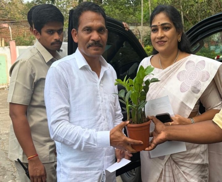 హోంమంత్రిని కలిసిన ఎస్టీ కమిషన్ సభ్యులు