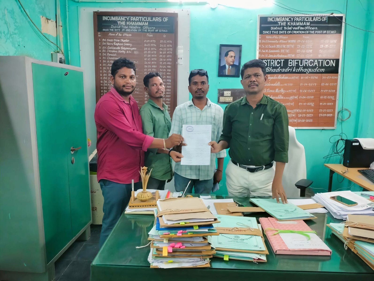 ‘వార్డెన్‌ను సస్పెండ్ చేయాలి’