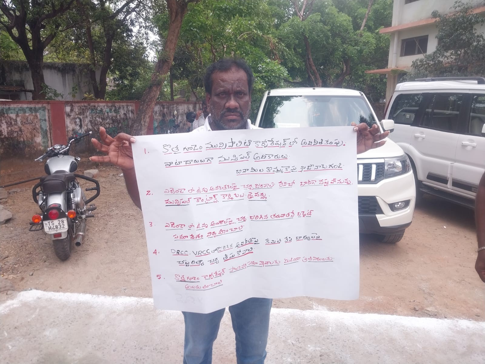 ‘కాంట్రాక్ట్ డ్రైవర్లకు న్యాయం చేయాలి’