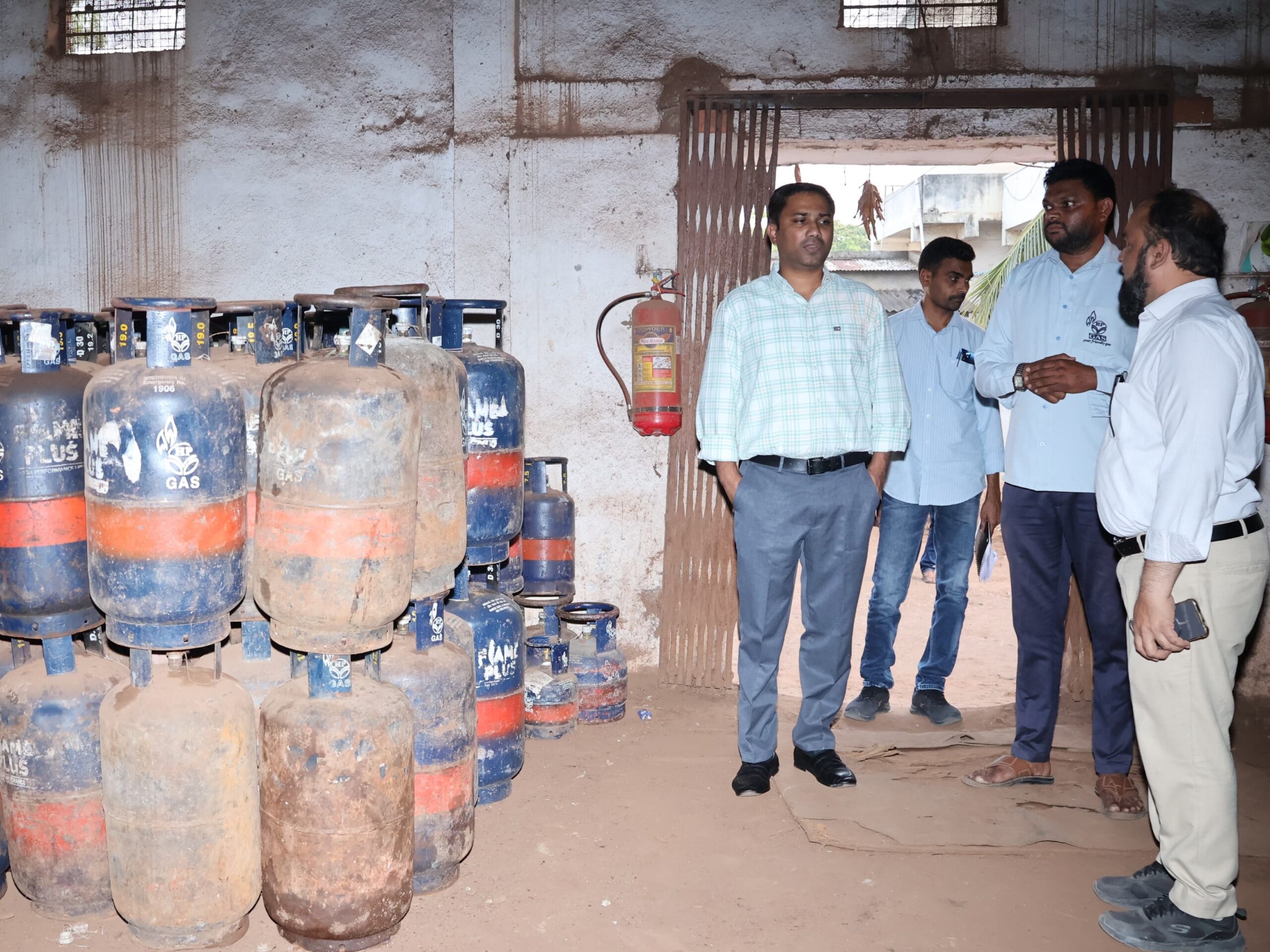 జిల్లాలో గ్యాస్ కొరత లేదు : కలెక్టర్