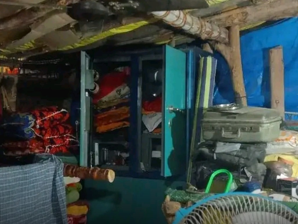 వీర్నపల్లిలో భారీ దొంగతనం.. బంగారం, నగదు అపహరణ