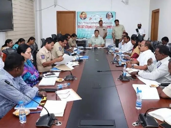 పెండింగ్‌లో ఉన్న కేసుల విచారణ త్వరగా పూర్తి చేయాలి: కలెక్టర్
