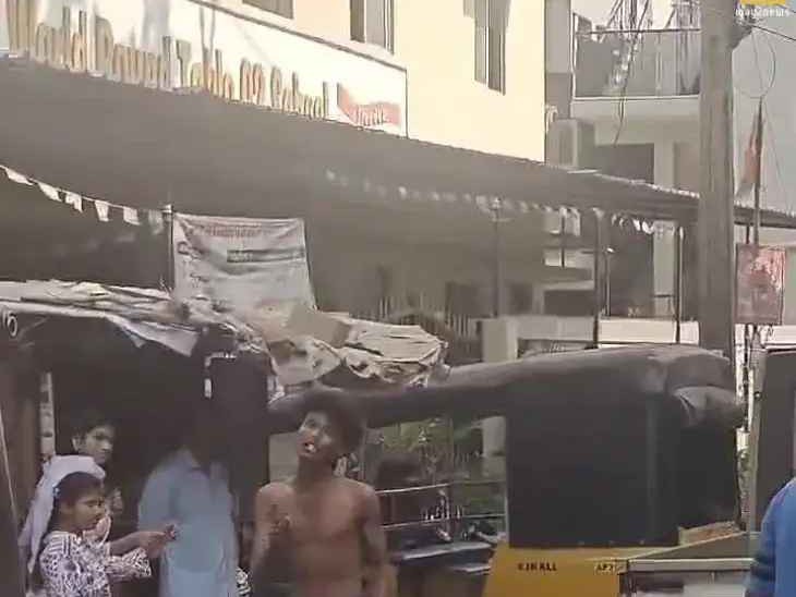 మద్యం మత్తులో యువకుల హల్చల్