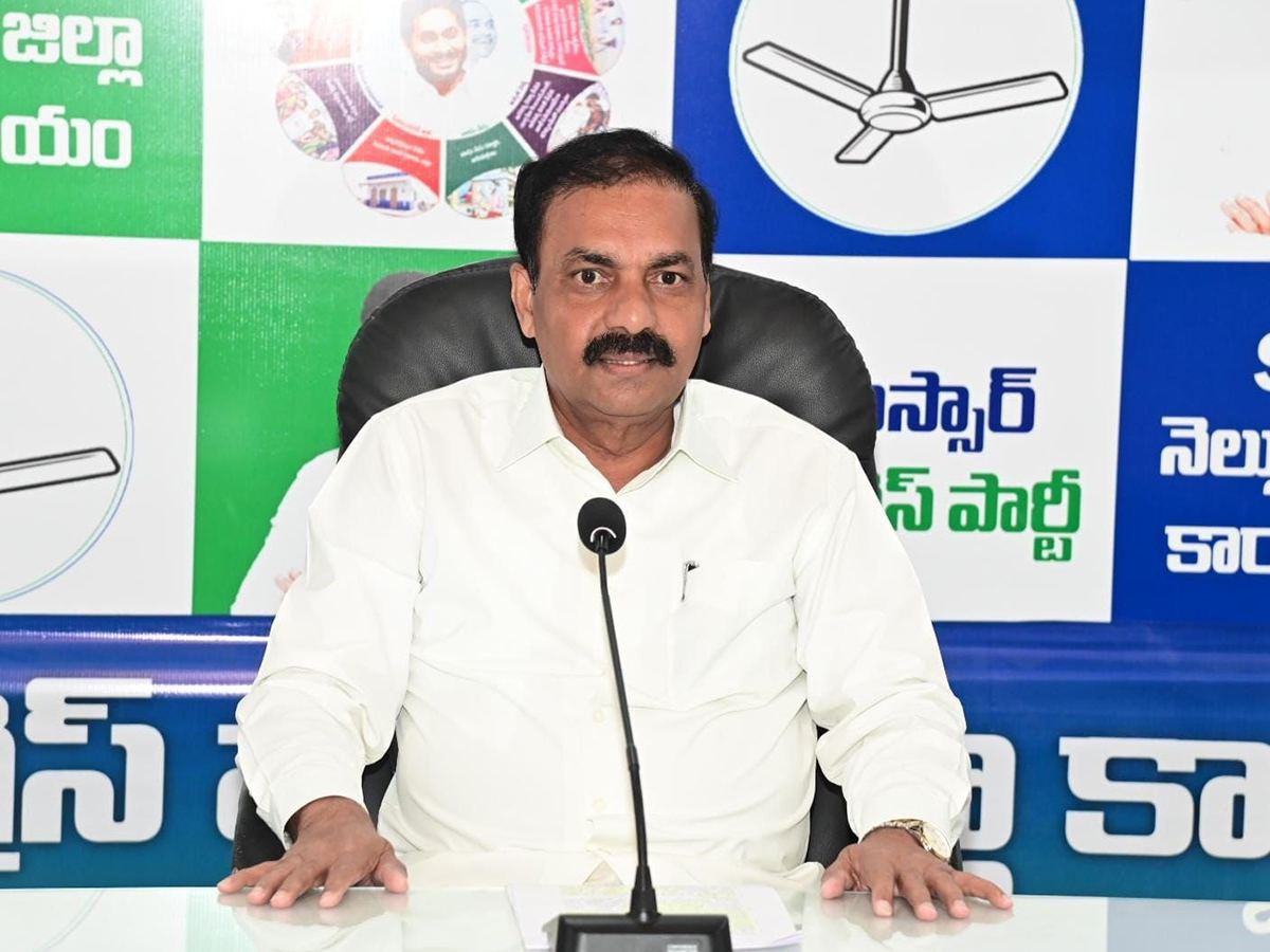 జగన్ కట్టిన ఇళ్లను సీఎం పంపిణీ: కాకాణి