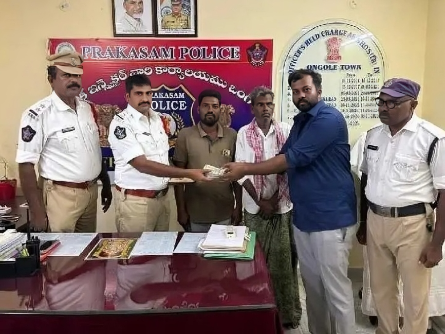 ట్రాఫిక్ పోలీసుల చాకచక్యం