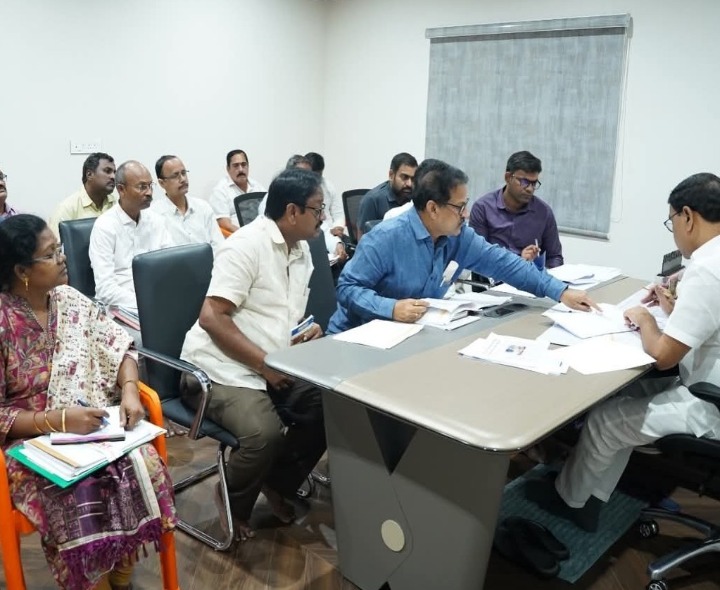 ప్రధాన రహదారుల నిర్మాణం వేగవంతంచేయలి: కేంద్రమంత్రి