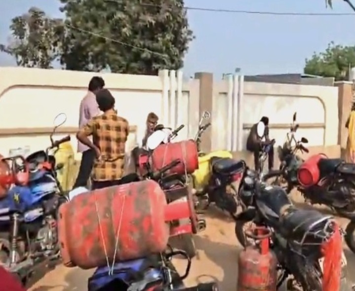 రోజురోజుకు పెరుగుతున్న గ్యాస్ కష్టాలు