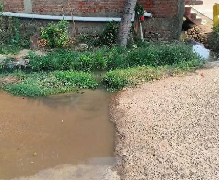 స్వర్ణలో డ్రైనేజీ నిర్లక్ష్యం.. గ్రామస్థుల ఆగ్రహం