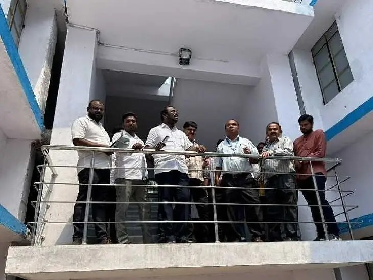 బాలికల వసతి గృహాన్ని పరిశీలించిన మేయర్