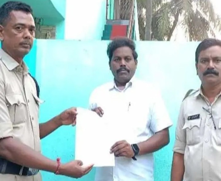 ‘ఛలో ఆకివీడు’ భగ్నం.. పుష్పరాజ్ గృహనిర్బంధం