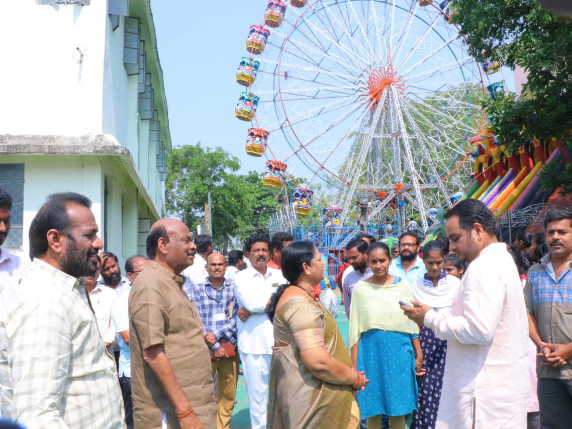 ఎగ్జిబిషన్లను ప్రారంభించిన స్పీకర్ అయ్యన్న