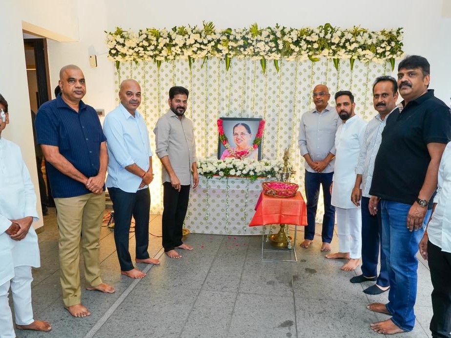మాజీ ఎంపీకి సీఎం పరామర్శ