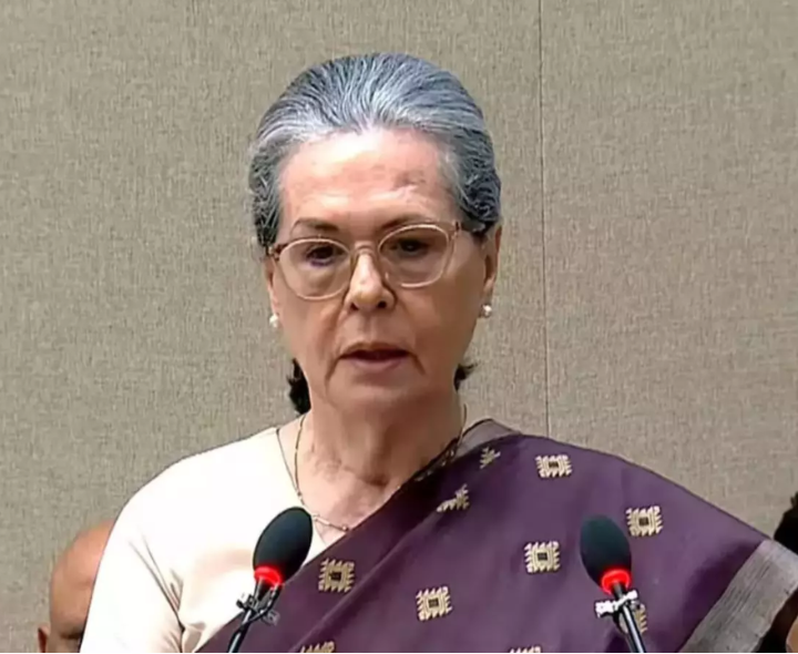 ఆస్పత్రి నుంచి సోనియా గాంధీ డిశ్ఛార్జ్