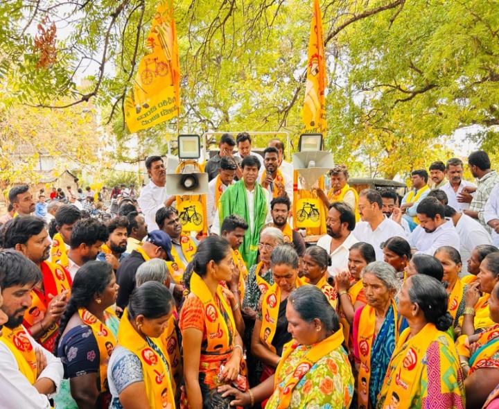 టీడీపీలోకి చేరికలు.. కండువాలు కప్పిన ఎమ్మెల్యే