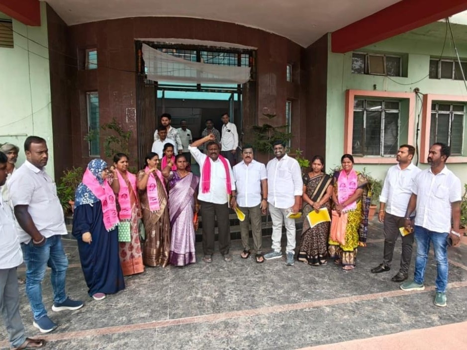 వైస్ ఛైర్మన్‌కు అవమానం అంటూ వాకౌట్