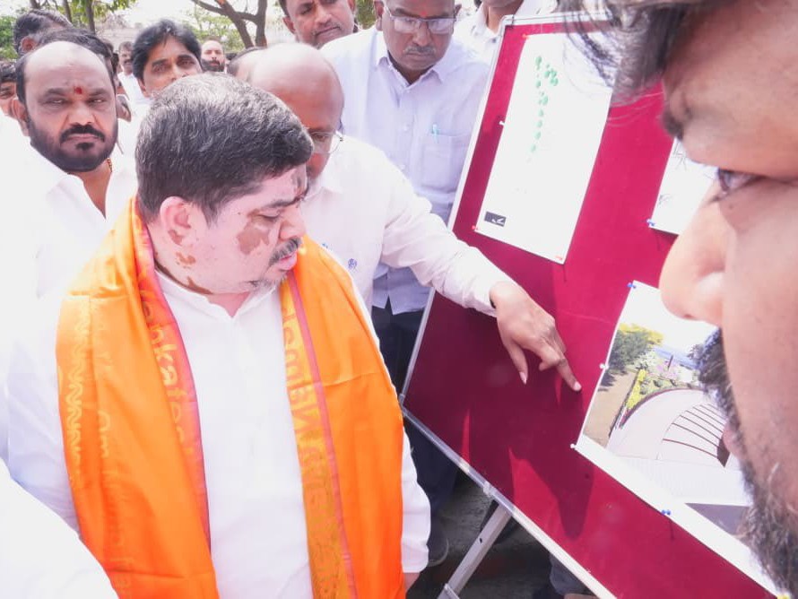 విగ్రహ నిర్మాణ పురోగతి పనులను పరిశీలించిన మంత్రి