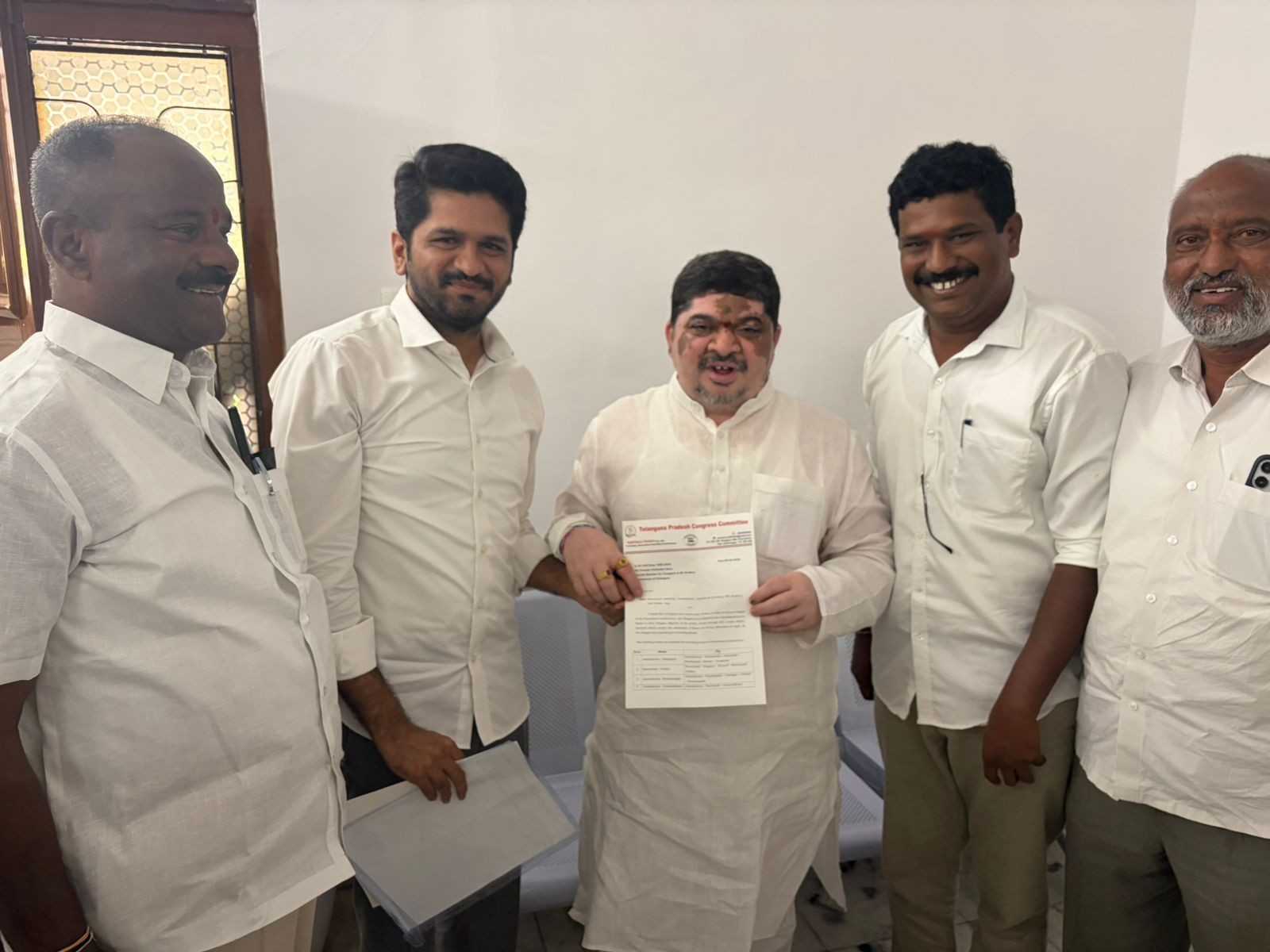 మంత్రికి వినతిపత్రం అందజేసిన ఇన్‌ఛార్జి ప్రణవ్