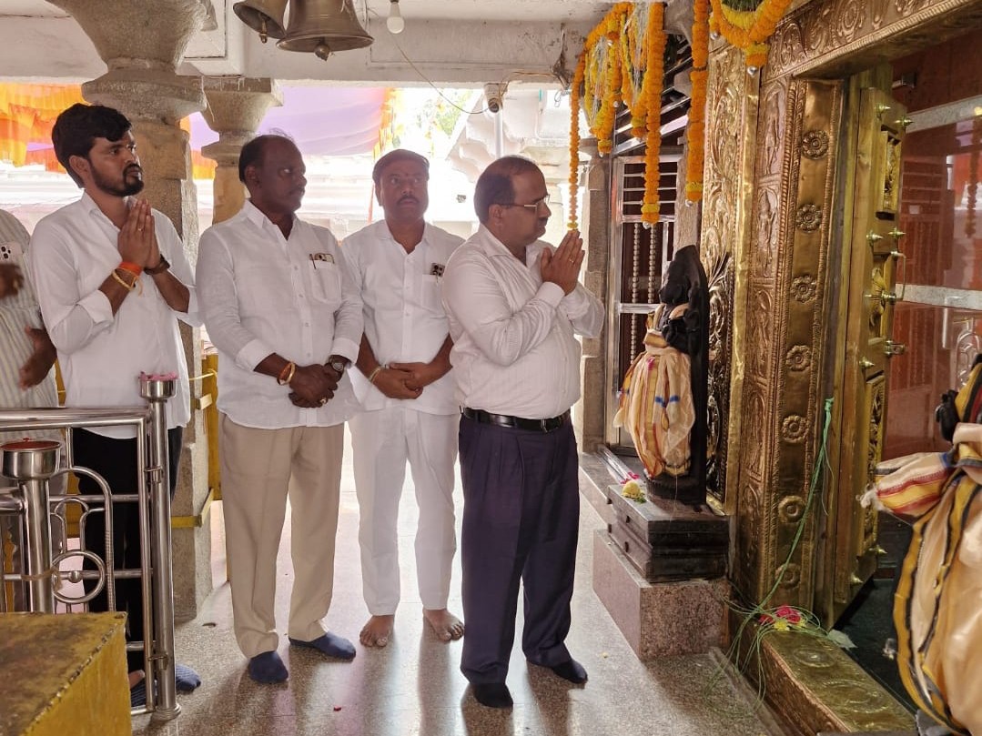 బ్రహ్మోత్సవాల్లో పాల్గొన్న అదనపు కలెక్టర్