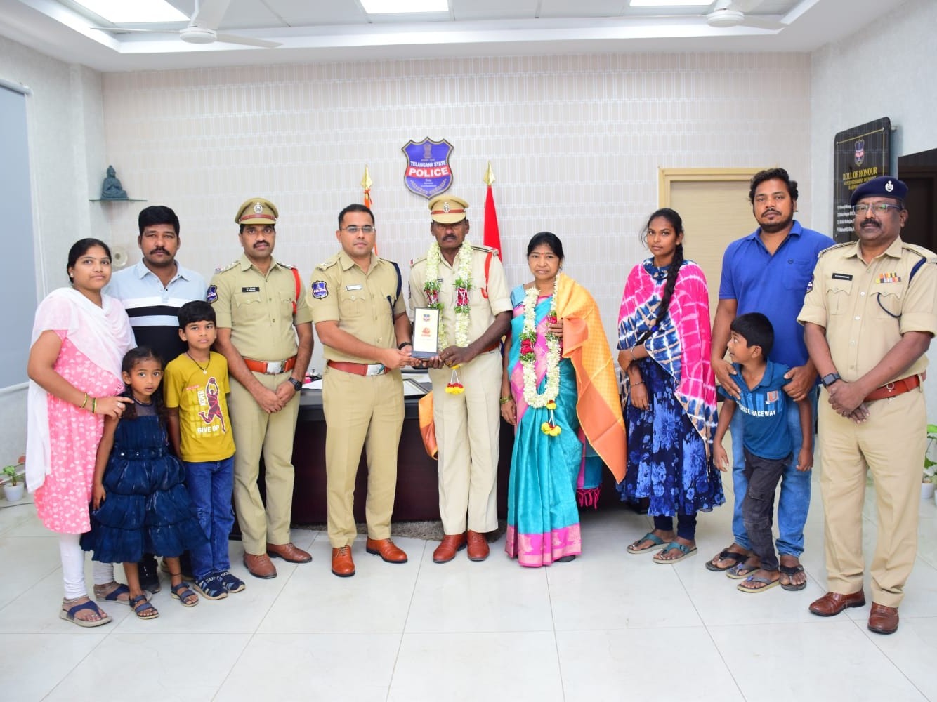 ‘శేష జీవితం కుటుంబ సభ్యులతో ఆనందంగా గడపాలి’