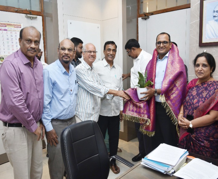 కలెక్టర్‌కు రెడ్ క్రాస్ కమిటీ వీడ్కోలు