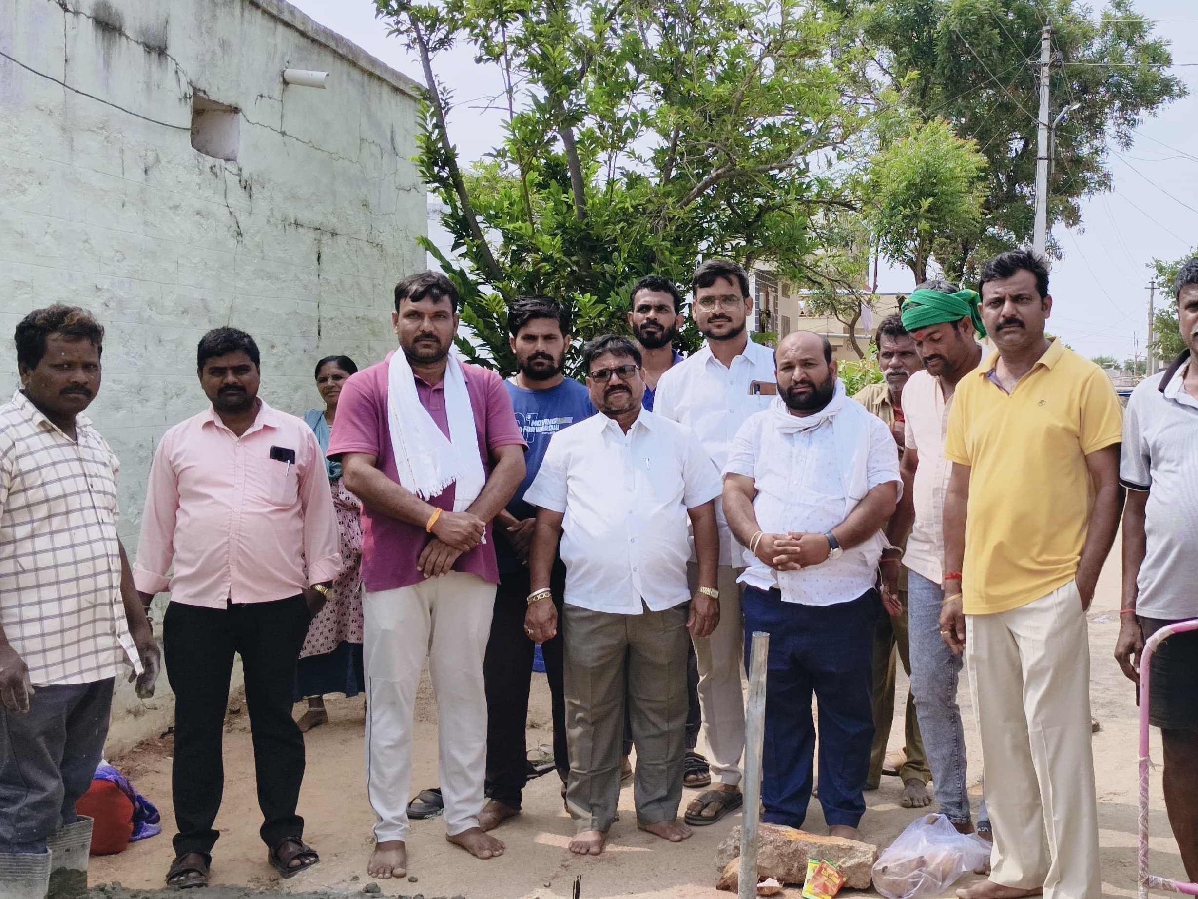 మైనంపల్లిలో సీసీ రోడ్డు పనులకు శ్రీకారం