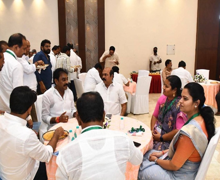 గుంటూరులో వైసీపీ కీలక సమావేశం