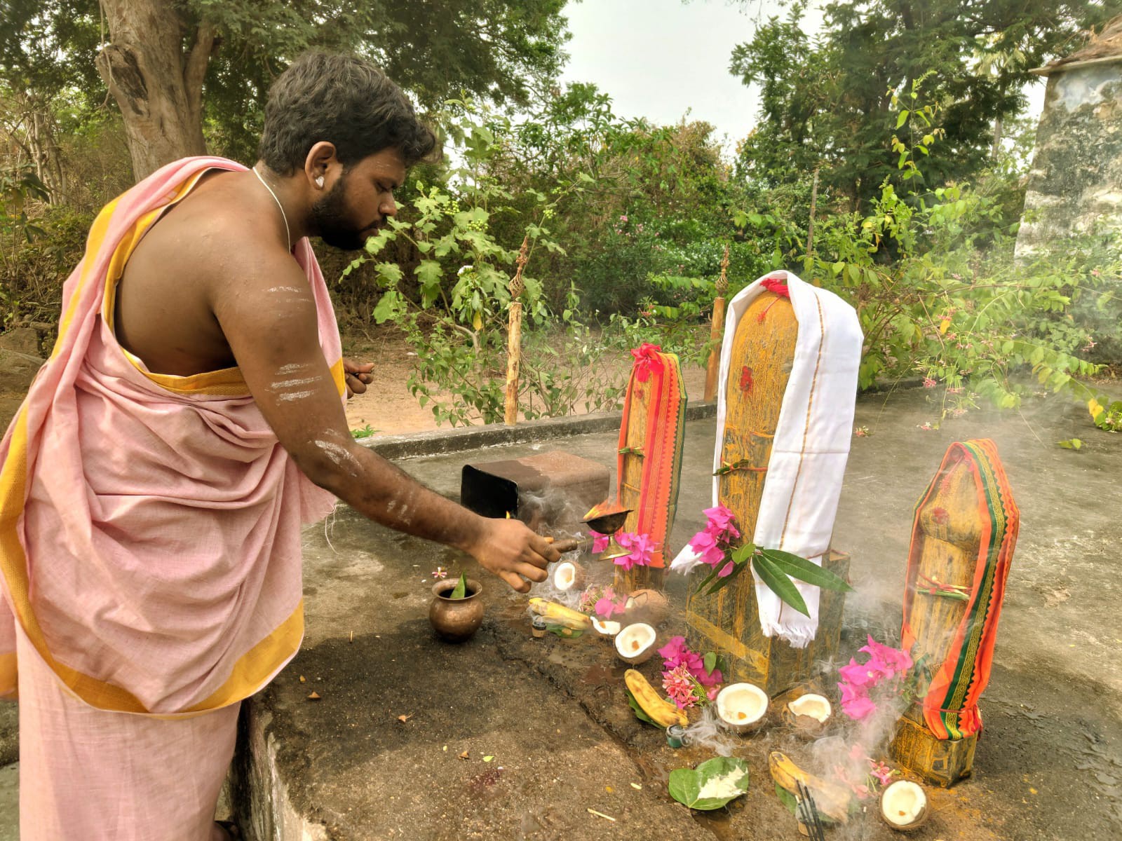 కోటగుళ్లు పరిరక్షణ కమిటీ ప్రత్యేక పూజలు