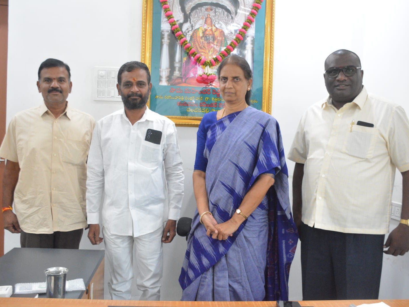 ఎమ్మెల్యే దృష్టికి కాలనీ సమస్యలు