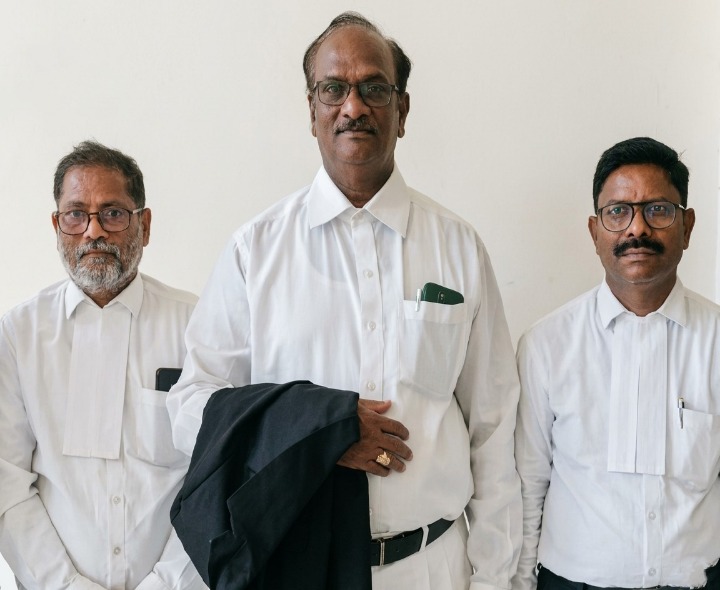 న్యాయవాదుల ఏకగ్రీవ నిర్ణయం.. మునిస్వామి అధ్యక్షుడు