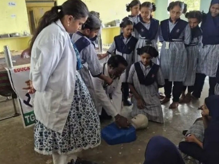 సీపీఆర్ పై విద్యార్థులకు అవగాహన కార్యక్రమం